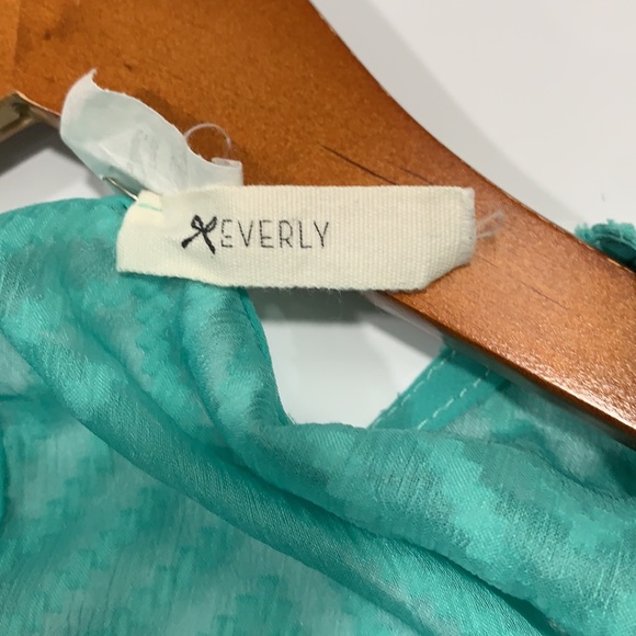 Everly, Like New, Mint Green High/Low Top - Picture 6 of 7